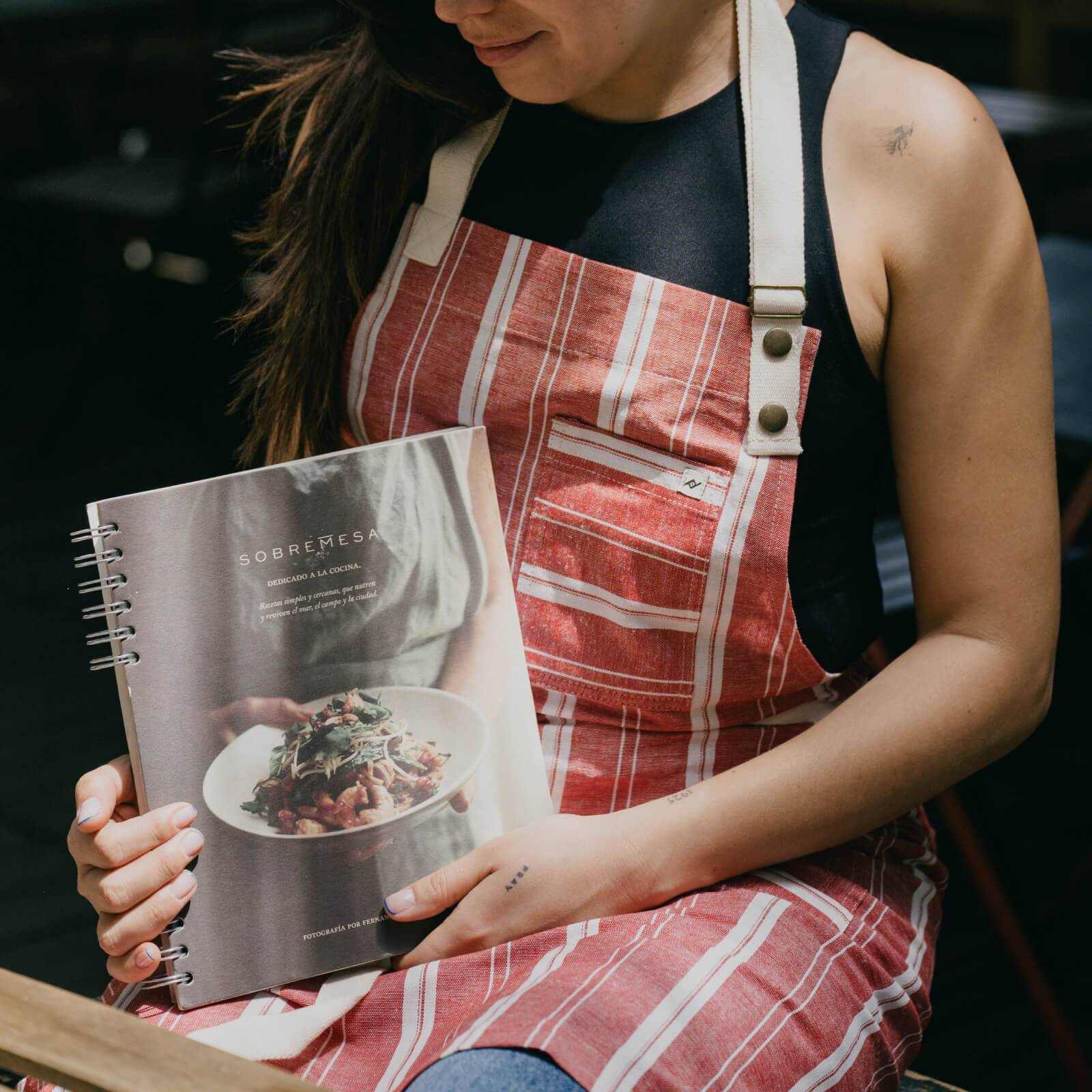 Mandil Folklórika artesanal de lino/algodón orgánico
