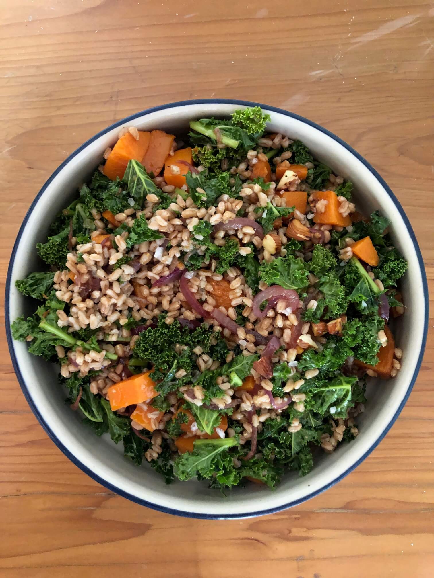 Ensalada de farro, camote y arúgula