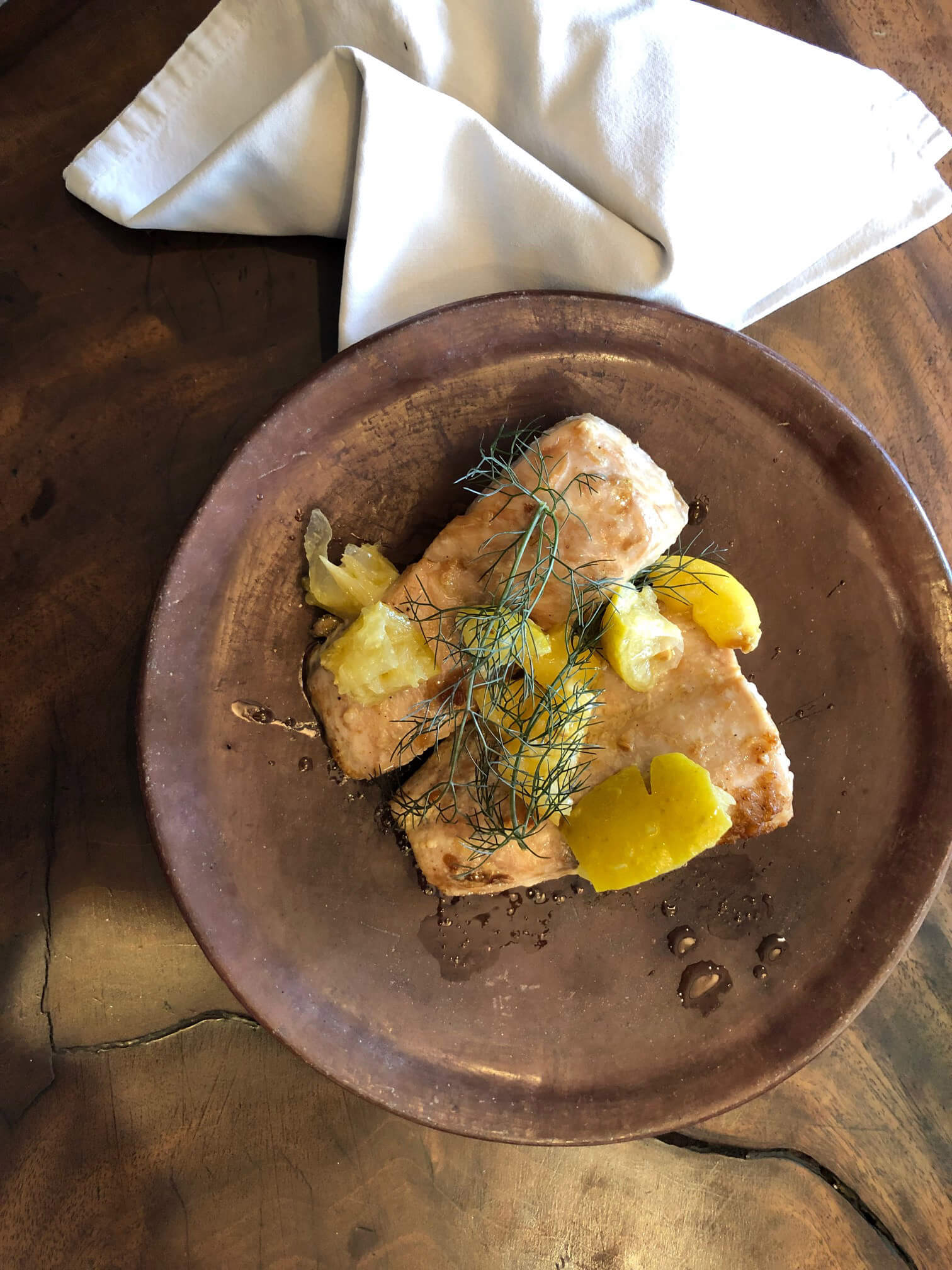 Salmón con limón amarillo