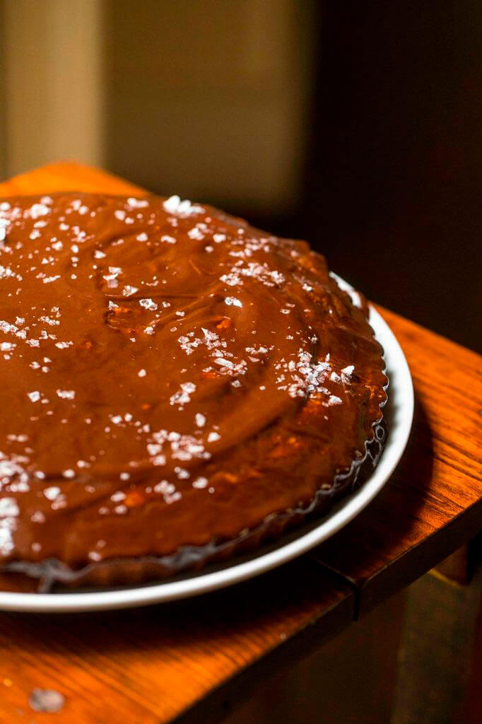 Pastel de chocolate con flor de sal